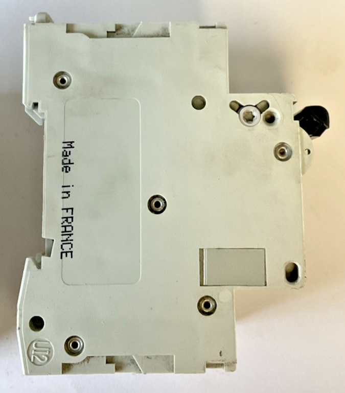 SCHNEIDER ELECTRIC C60 CIRCUIT BREAKER MULTI 9 D 4A 240VAC 10KA ***LOTOF2***