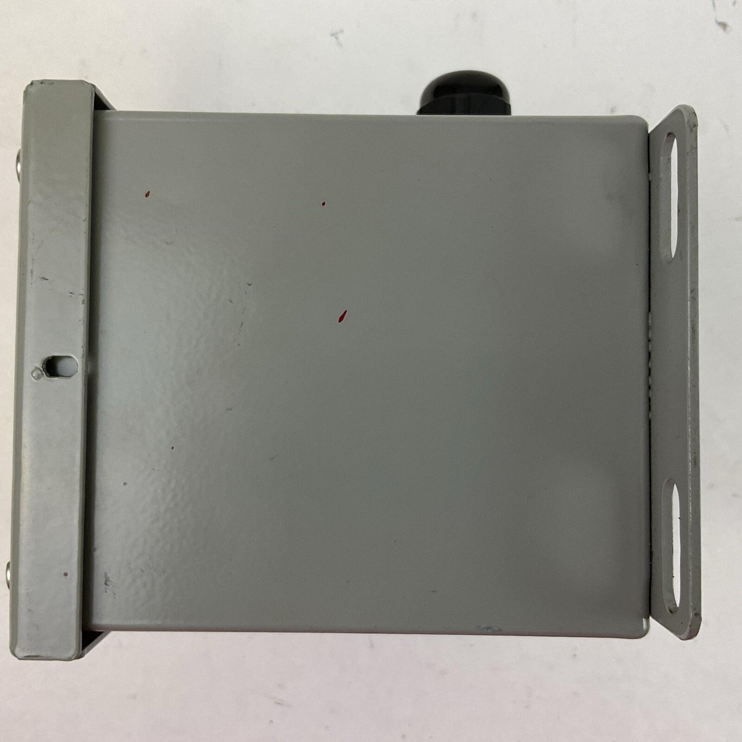 SCE SCE-1PBX ENCLOSURE TYPE 12, 4 IDEC ABD110N-Y PUSH BUTTON