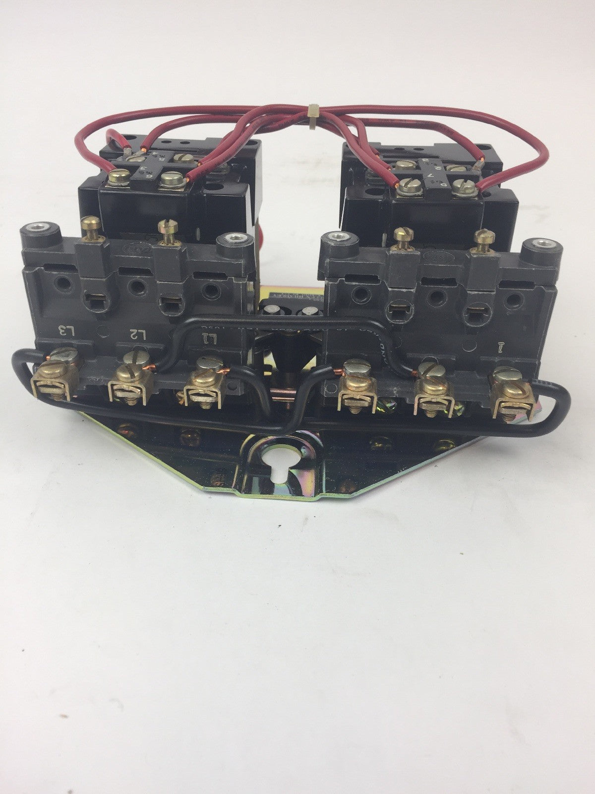 ALLEN BRADLEY 715X-A0D3000 TWO SPEED STARTER SIZE 0 PHASE 3 120V 60HZ NO CONTACT