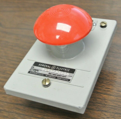 GENERAL ELECTRIC CR2940AP320D OILTIGHT PUNCH PRESS PUSHBUTTON / NEW SURPLUS
