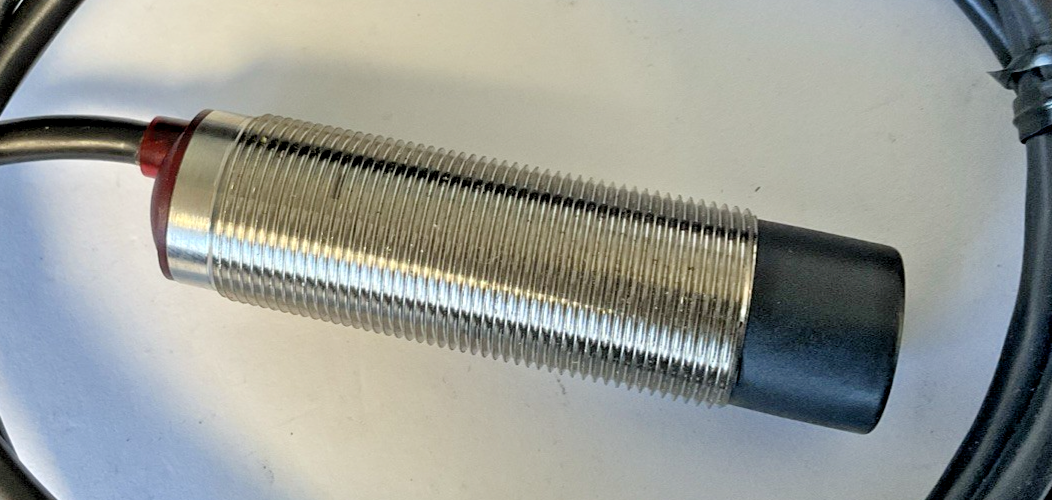 ALLEN BRADLEY 872C D8NN18-E2 PROXIMITY SENSOR 10-32VDC SER.C 200MA