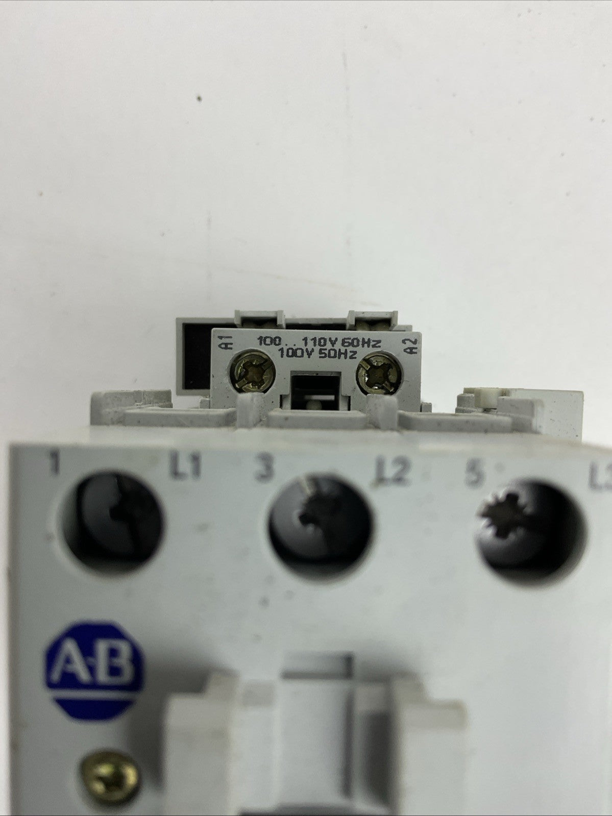 ALLEN BRADLEY 100-C37KP10 CONTACTOR 100-C37*00 SER B 600VAC 50AMP 30HP 3PH