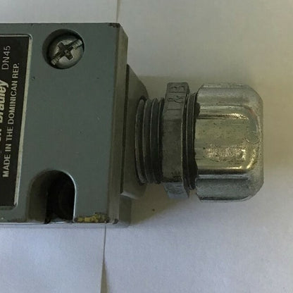 ALLEN BRADLEY 802T-WSP OILTIGHT LIMIT SWITCH  SER.J