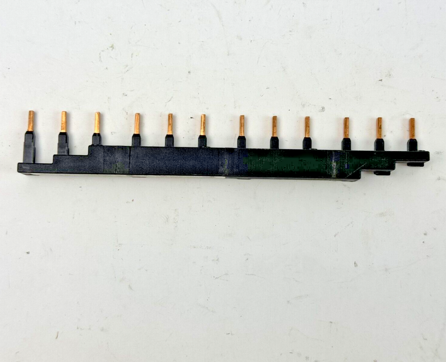ALLEN-BRADLEY 140M-C-W454N SER. A  E - COMPACT BUS BAR - 600 VAC MAX