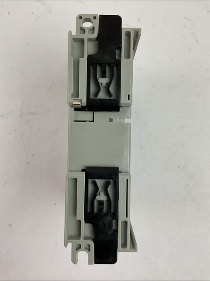 ALLEN BRADLEY 1769-OW8 SER B REV 2 F/W REV 3.1 8PT 5-265VAC 5-125VDC FORM A RELA