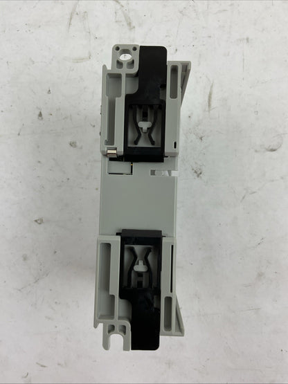 ALLEN BRADLEY 1769-OB1P SER B DIR/VER 95320753/04 F/W EREV 3.1 16PT 24VDC OUTPUT