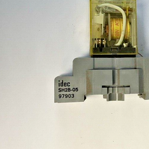 IDEC RH2B-UL RELAY 120VAC 50/60HZ W/ SH2B-05 SOCKET 10A 300V  ***LOTOF2***