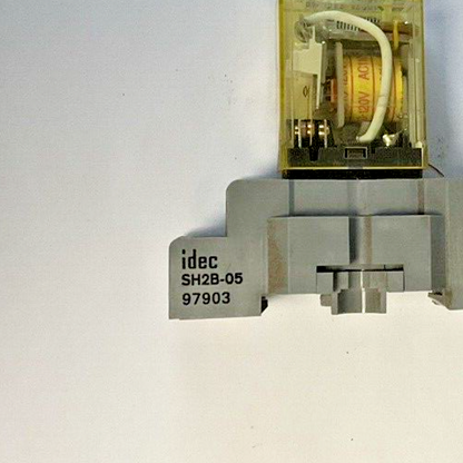 IDEC RH2B-UL RELAY 120VAC 50/60HZ W/ SH2B-05 SOCKET 10A 300V  ***LOTOF2***