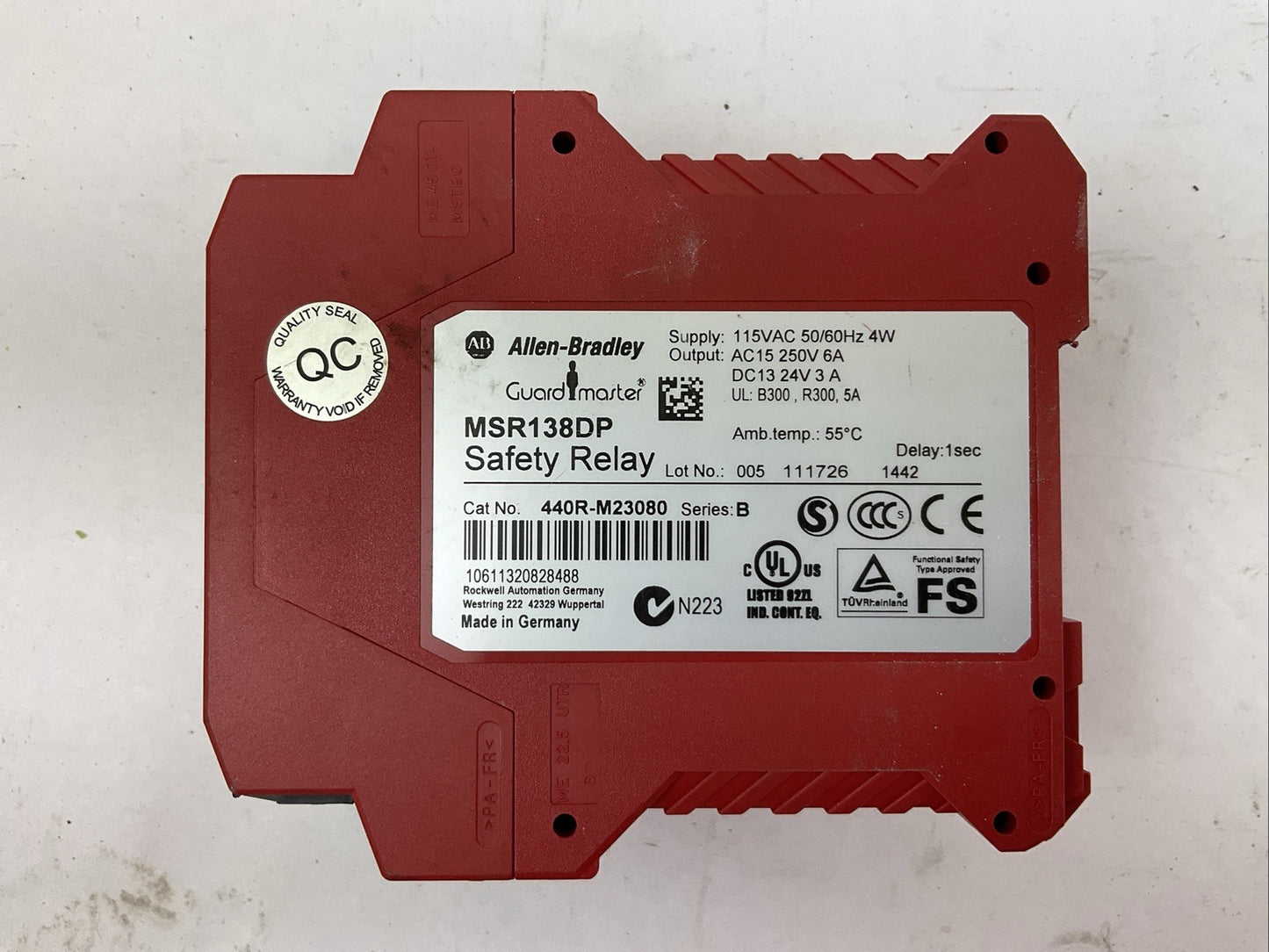 ALLEN BRADLEY 440R-M23080 SER B SAFETY RELAY OUTPUT AC 15 250V 6A DC 13 24V 3A
