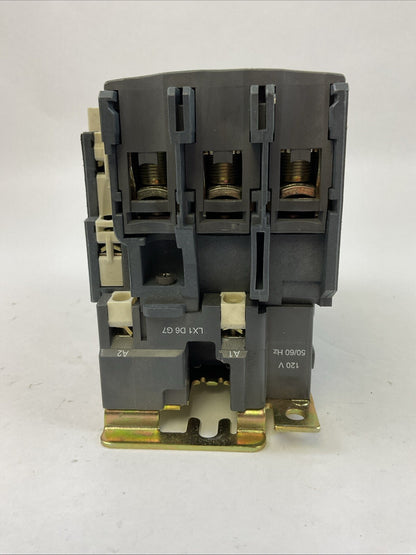 TELEMECHANIQUE STARTER (LC1 D80 CONTACTOR 600VAC 60HP COIL 120V + LRD33 48-65A)