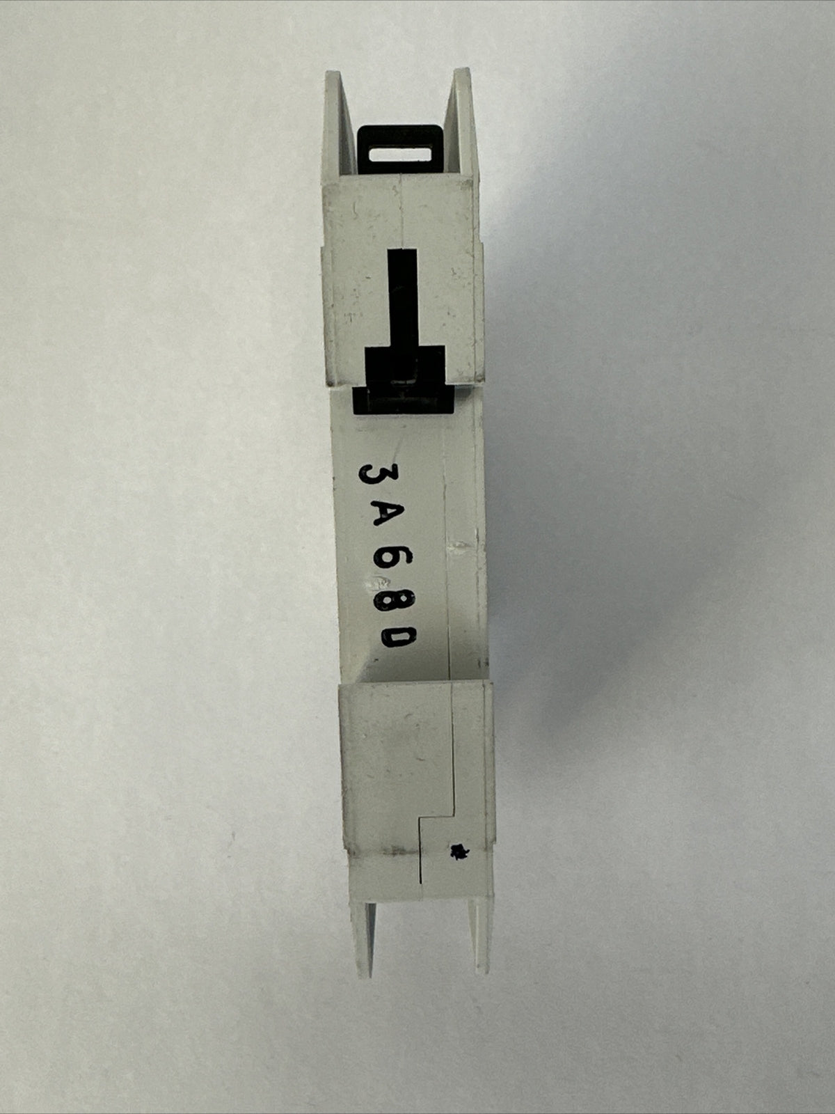 EATON WMZT1D08 CIRCUIT BREAKER 8A 277VAC 1POLE (LOT OF 5)