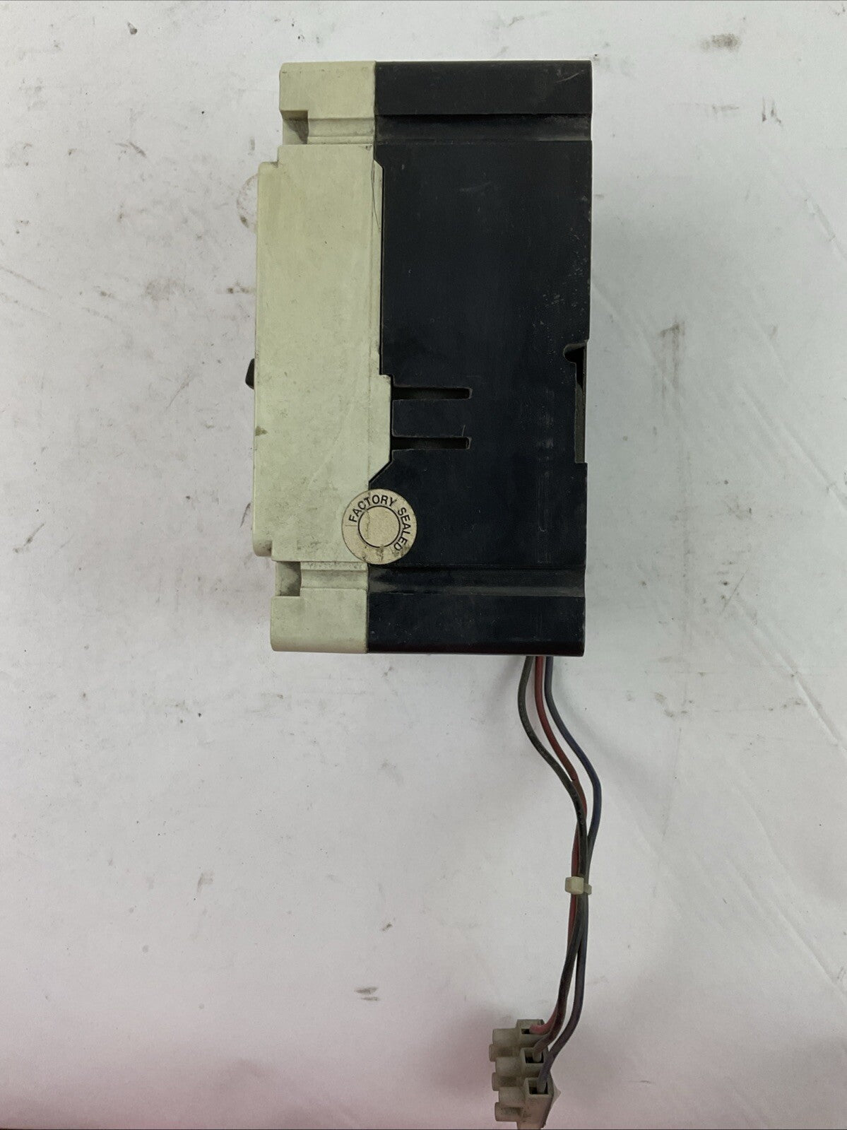 CUTLER HAMMER HMCP030H1CA02 CIRCUIT BREAKER 30A 600VAC 3P A1XILB AUX SWITCH