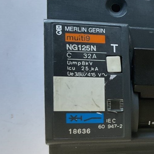 MERLIN GERIN NG125N CIRCUIT BREAKER 32A 690V CAT.A