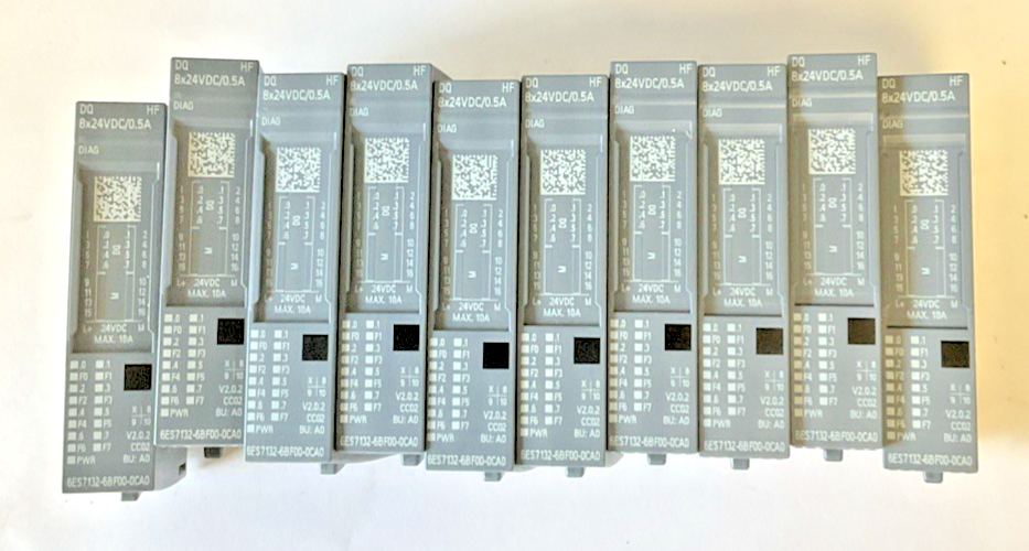 SIEMENS 6ES7 131-6BF00-0CA0 DIGITAL OUTPUT MODULE 24VDC 4A 8x24VDC/0.5A*LOTOF10*