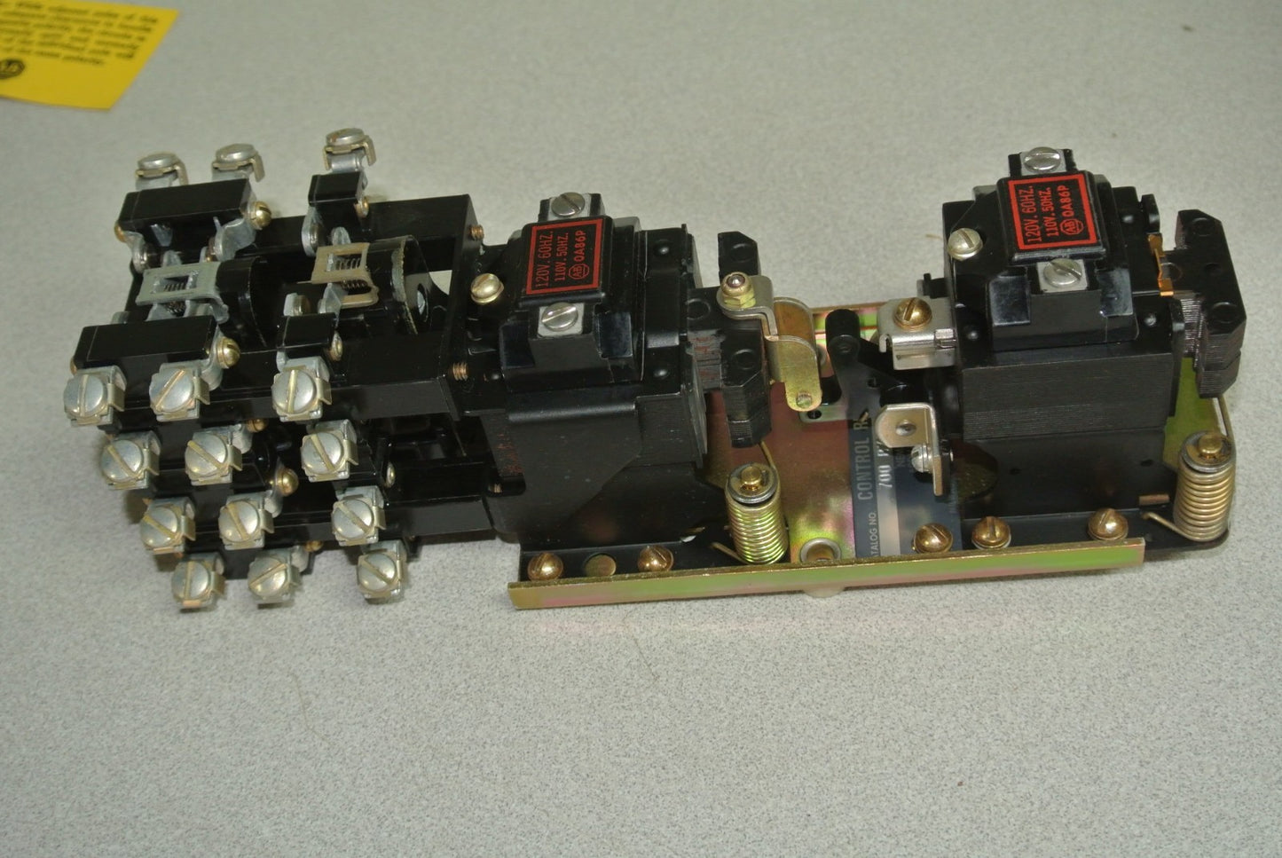 ALLEN-BRADLEY 700-BXL840A1 - AC RELAY TYPE BXL - 110/120V, 8-POLE - NEW SURPLUS