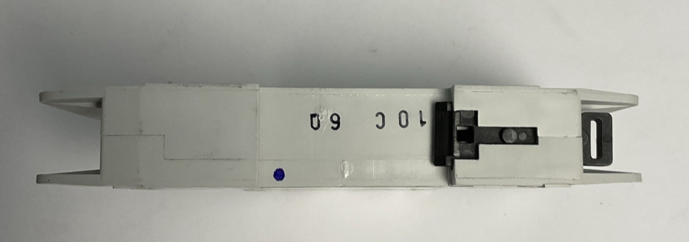 EATON FAZ-C10/1-NA-L CIRCUIT BREAKER 240VAC 10A 50/60HZ ***LOTOF3***