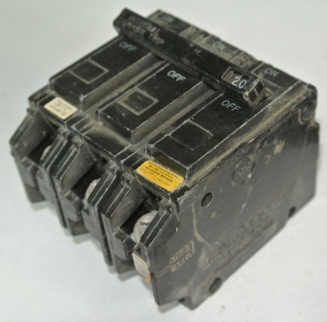 GENERAL ELECTRIC 3-POLE CIRCUIT BREAKER 20A - COMMON-TRIP