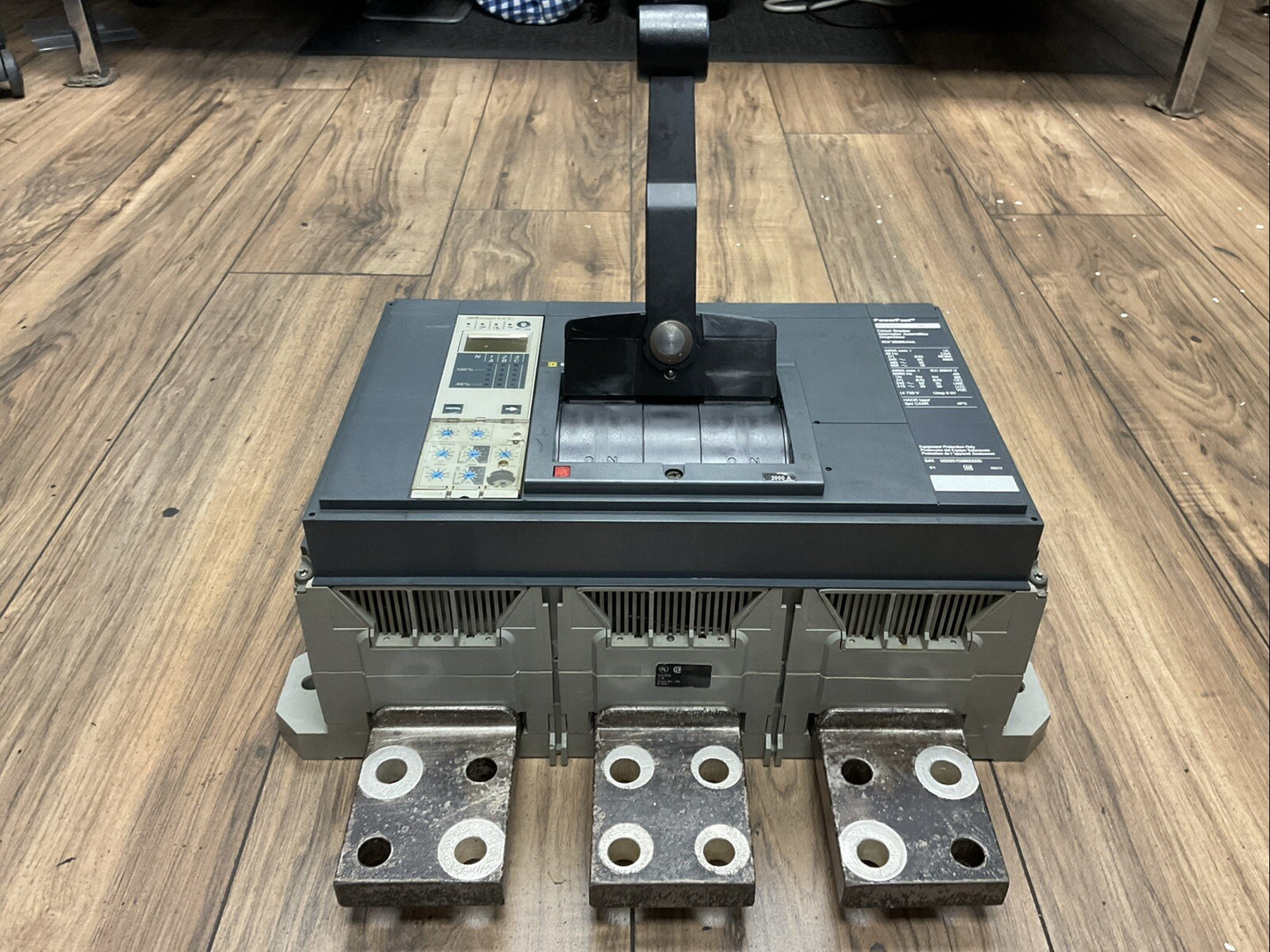 SQUARE D RGF36200U44A POWERPACT RG 2000 CIRCUIT BREAKER 600VAC 3POLE 2000AMP