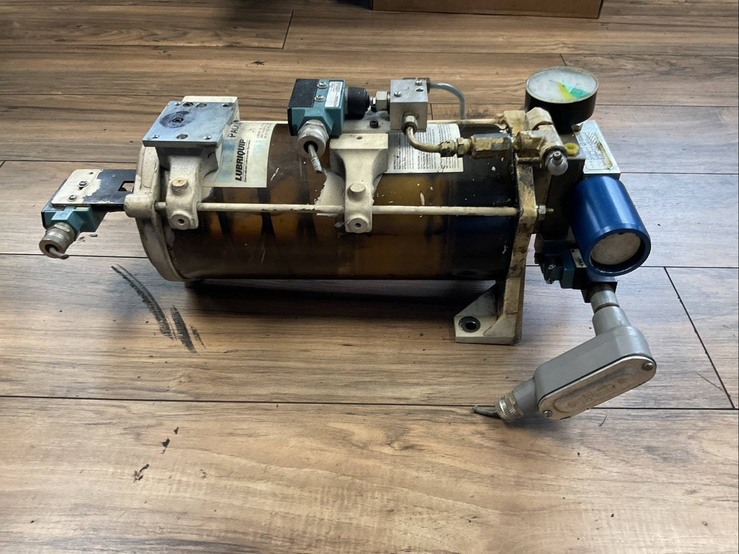 GRACO TRABON 563304 PUMP ASSEMBLY AL 5