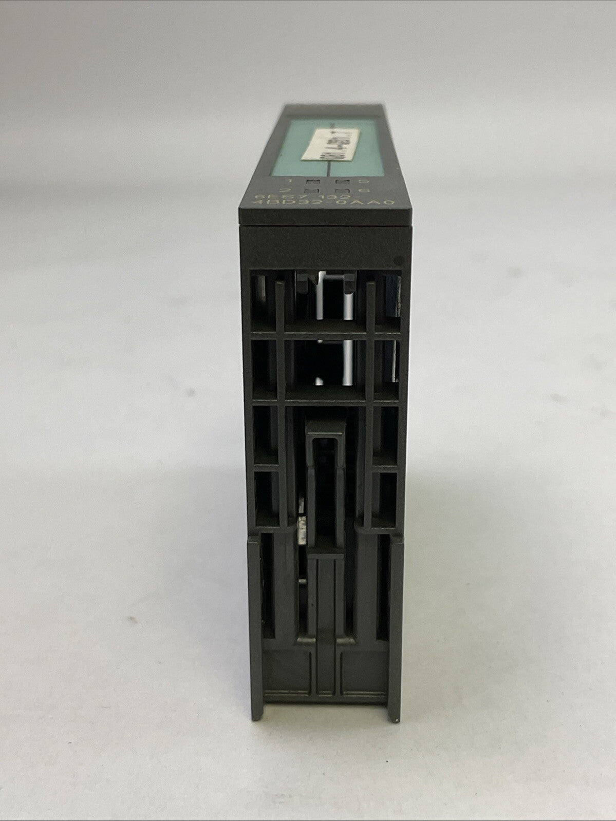 SIEMENS 1P 6ES7 132-4BD32-0AA0 4 DIGITAL OUTPUT MODULE 24VDC 2A