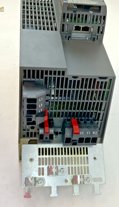 SIEMENS 6SL3210-1KE22-6UF1 FREQUENCY CONVERTER 15HP VER.B02 33.3A G120C PN 480V