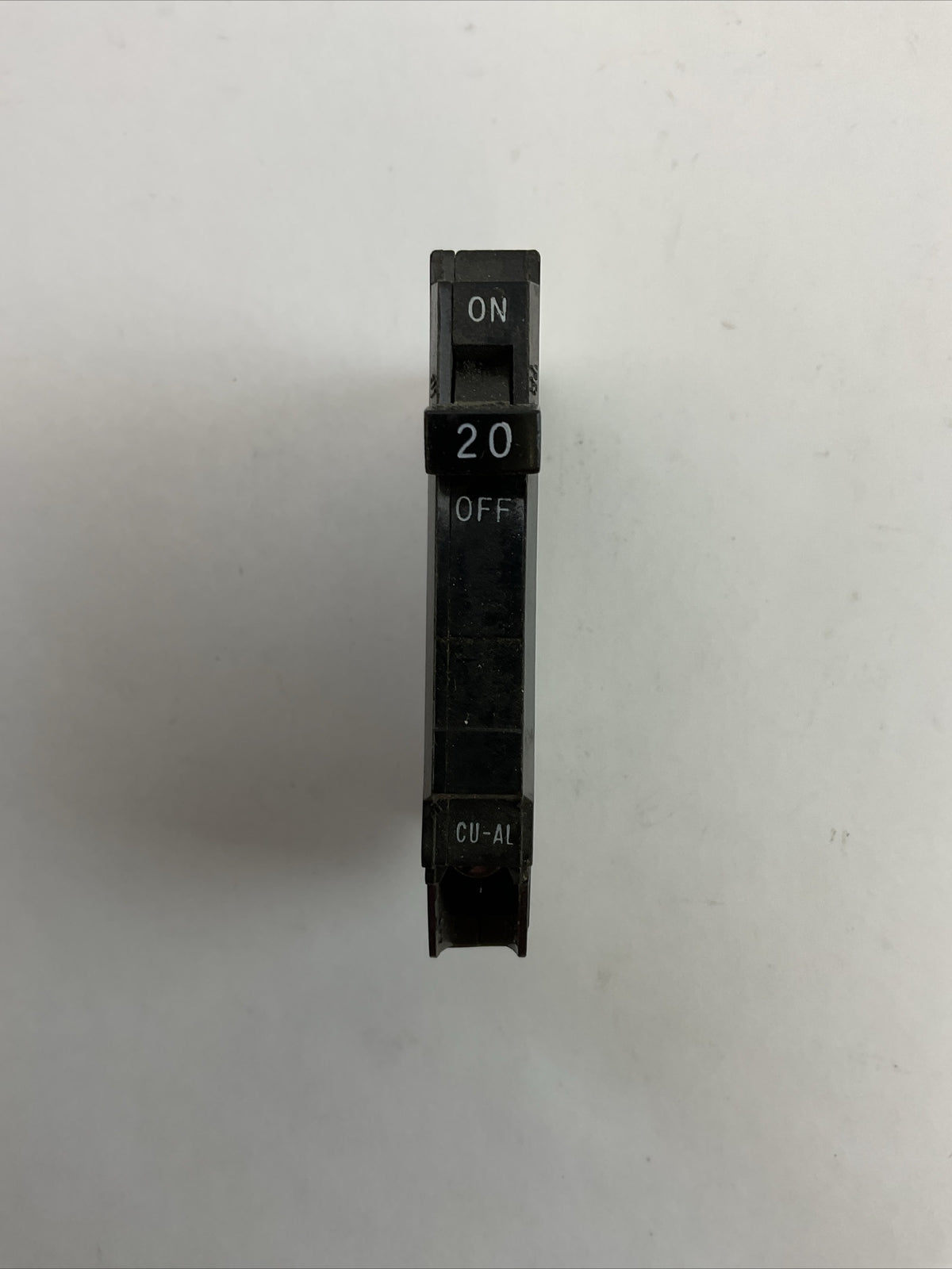 GE TQP120 PLUG IN CIRCUIT BREAKER 1POLE 20AMP 120/240VAC (LOT OF 2)