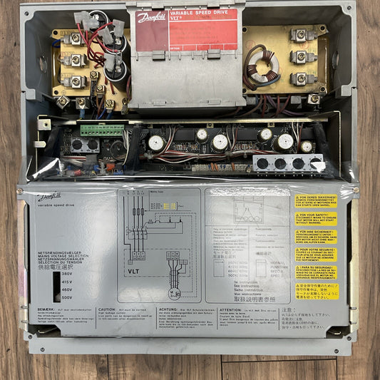 DANFOSS VLT 205 175F3028 012702G209 VARIABLE SPEED DRIVE OUT 3X0-460/500VAC 9/8A