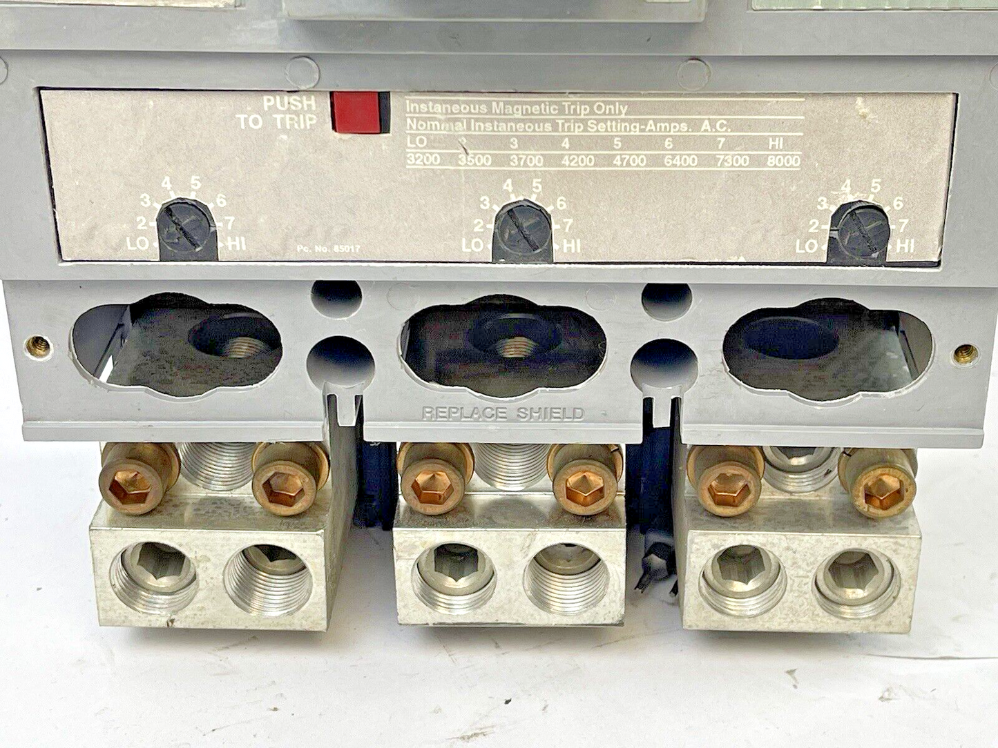 SIEMENS - LMXD63A800 -SENTRON CIRCUIT BREAKER - LMXD6-ETI -3 POLE,800 A,600V AC