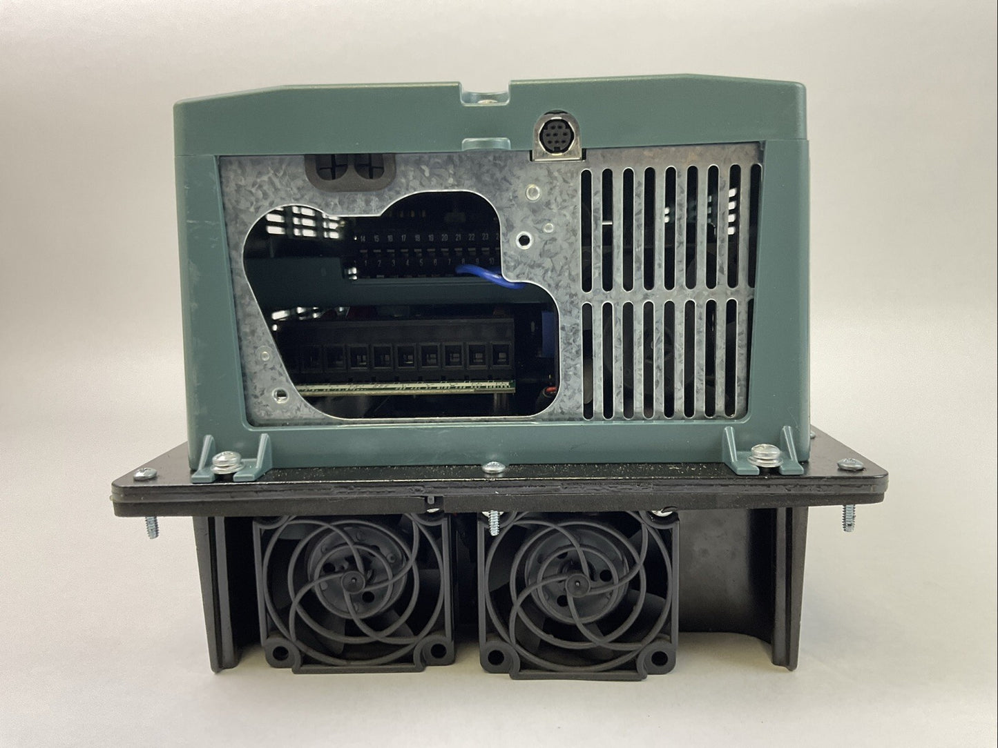 ROCKWELL AUTOMATION 9VT41F-014BTANN AC DRIVE SER A 400V 10HP FIRMWARE NO 3.001