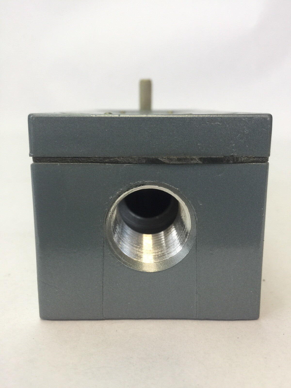 ALLEN BRADLEY 802X-A4W2 LIMIT SWITCH 600VAC 7200VA 720VA SERIES C NEMA TYPE 4