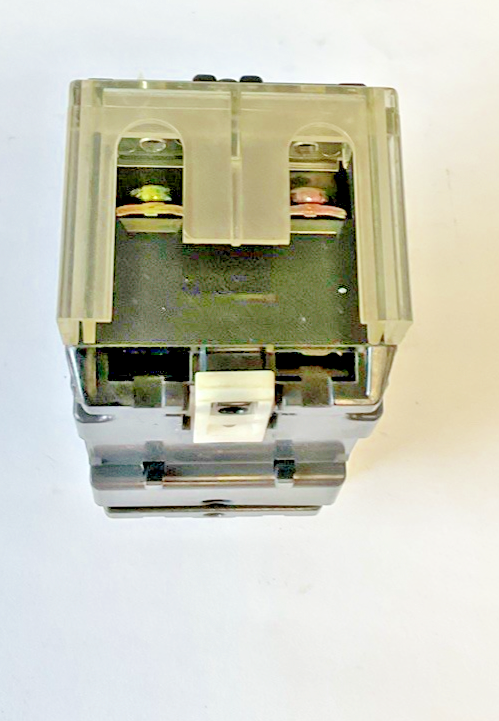 FUJI ELECTRIC EA32 BB2AEA-030 CIRCUIT BREAKER 30A 200VAC 2.5KA***LOTOF2***