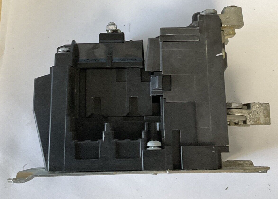 ALLEN BRADLEY 500-COD930 CONTRACTOR NEMA SIZE 2 SER.B 600VAC 25HP 45A