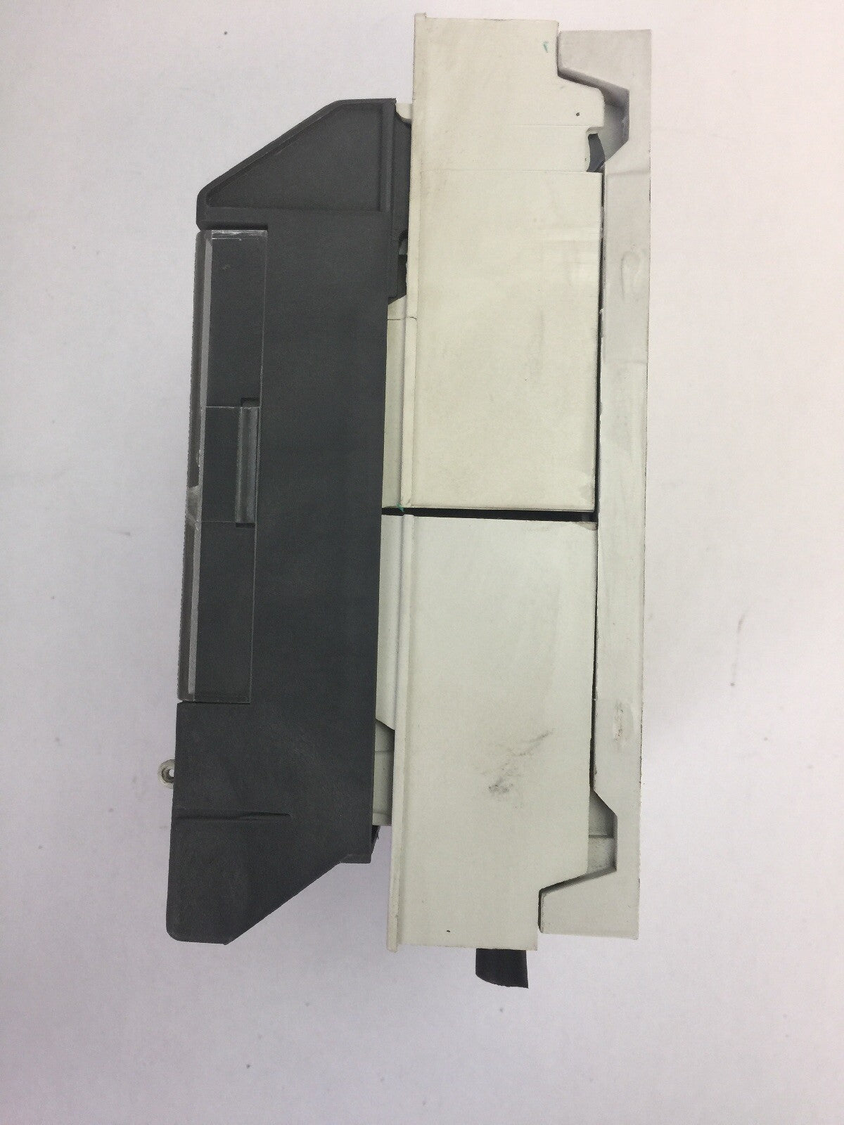 ABB SLP00 FUSE SWITCH DISCONNECTOR Ue 690V 'E 100A AC Ue 500V 'e 160A AC 3 POLE