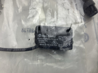 ALLEN BRADLEY 42JS-P2MNA2-F4 SER A POLARIZED RETROREFLECTIVE SENSOR PHOTOSWITCH