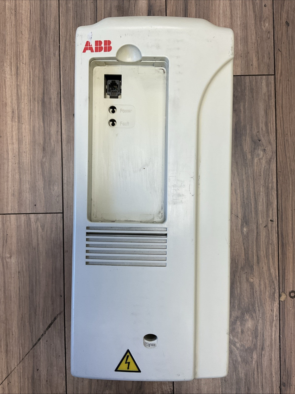 ABB ACS800-U1-0020-5+P901 AC DRIVE 20HP 15kW OUTPUT 3PH 0...300HZ 0...U1 VAC