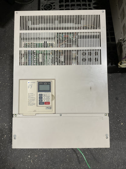 YASKAWA CIMR-F7U4075 AC DRIVE OUTPUT 3PH 0-480VAC HD 150A 110kVA ND 156A 120kVA