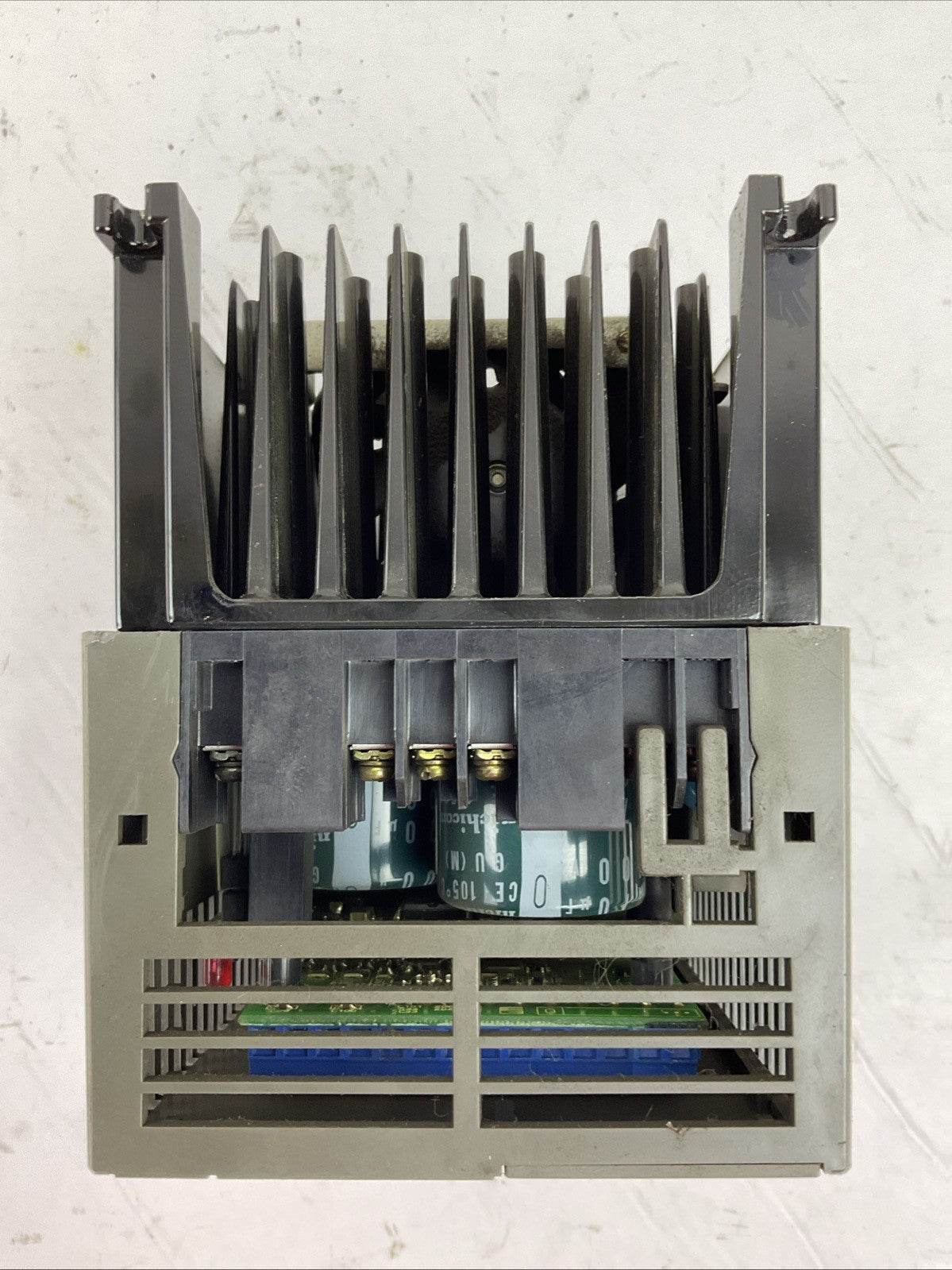 FUJI FV1.5C11S-2 AC DRIVE INVERTER OUTPUT 3PH 2.6kVA 200-230V 7A INPUT 200-230V