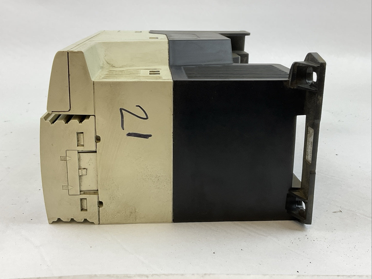 NIDEC CONTROL TECHNIQUES M200-044 00135 A AC DRIVE 7.5HP OUTPUT 0-480VAC 13.5A