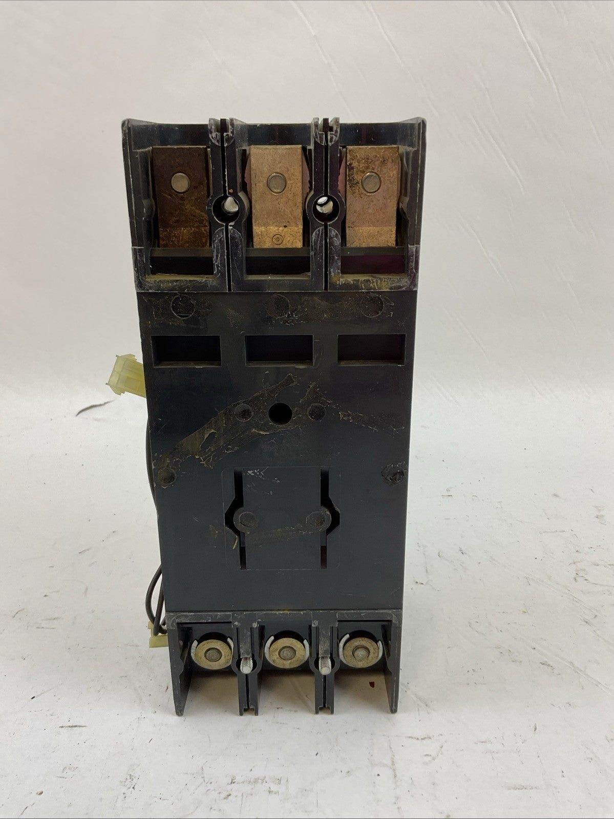 GE TFK236F000 CIRCUIT BREAKER FRAME 3P TRIP 100AMP SHUNT TRIP 120/240VAC 125VDC