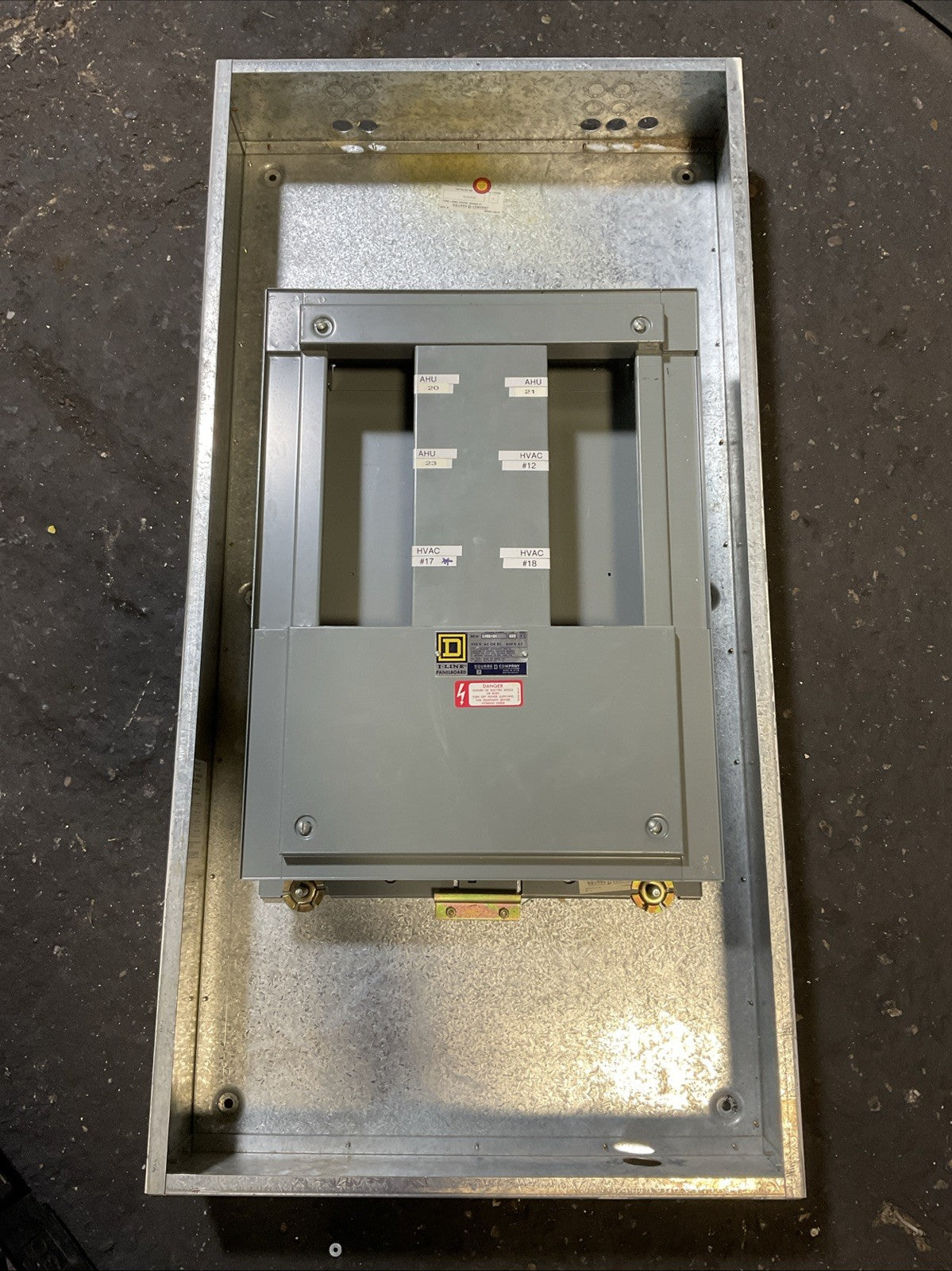 SQUARE D HC2652TS BREAKER PANELBOARD TYPE 1 SERIES E1 1452-2N 225A 250V 600VAC