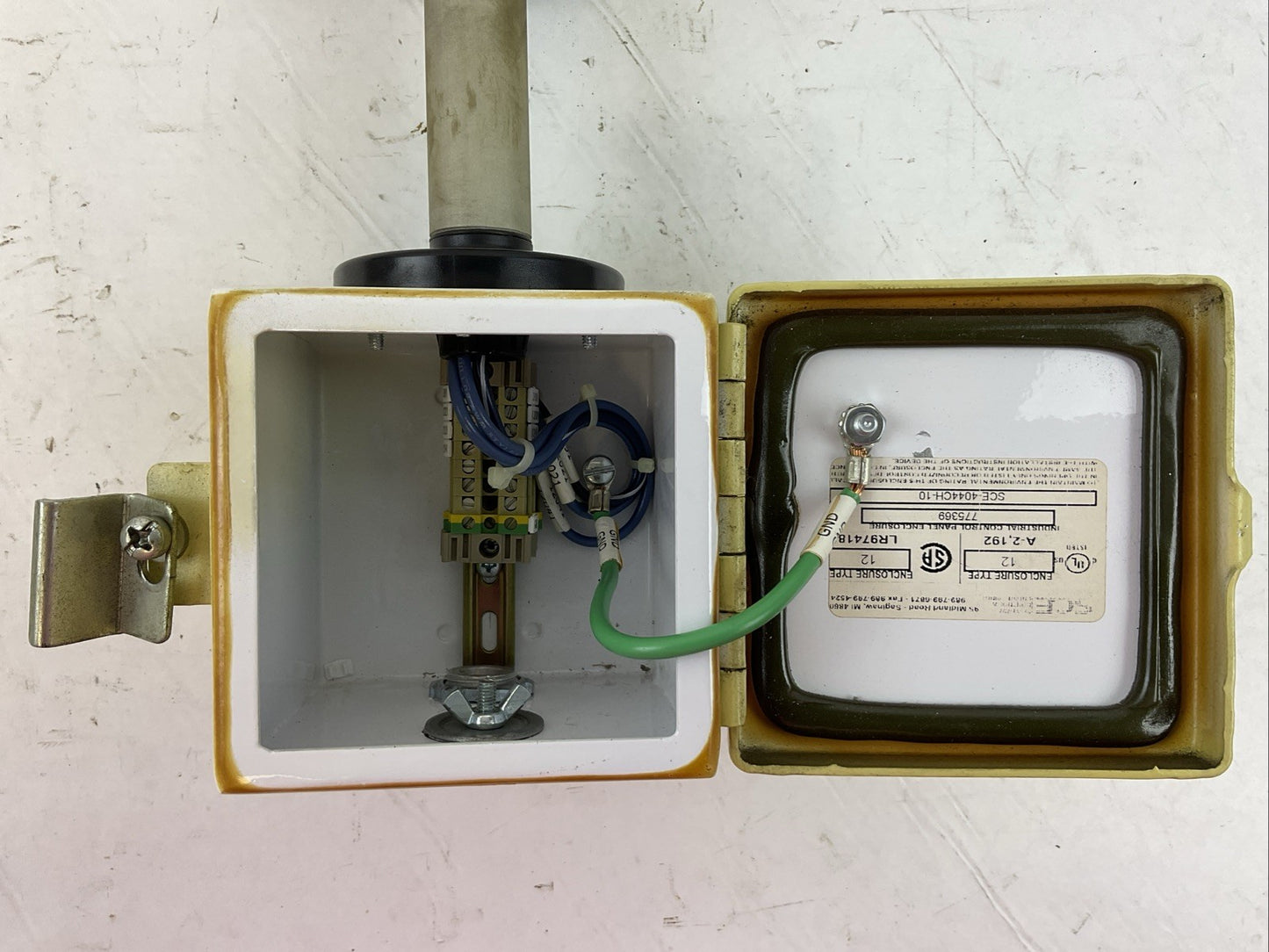 ALLEN BRADLEY 855-B24TL3 GREEN 855T-B24TL4 RED 855T-B24TL5 AMBER 855T-BPM10