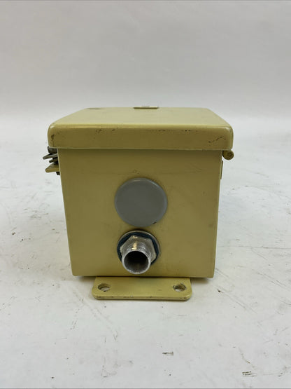 ALLEN BRADLEY 855-B24TL3 GREEN 855T-B24TL4 RED 855T-B24TL5 AMBER 855T-BPM10