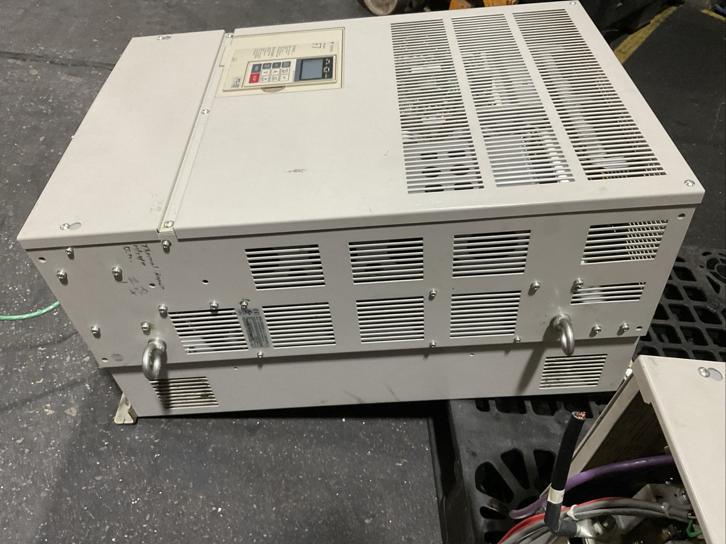 YASKAWA CIMR-F7U4075 AC DRIVE OUTPUT 3PH 0-480VAC HD 150A 110kVA ND 156A 120kVA