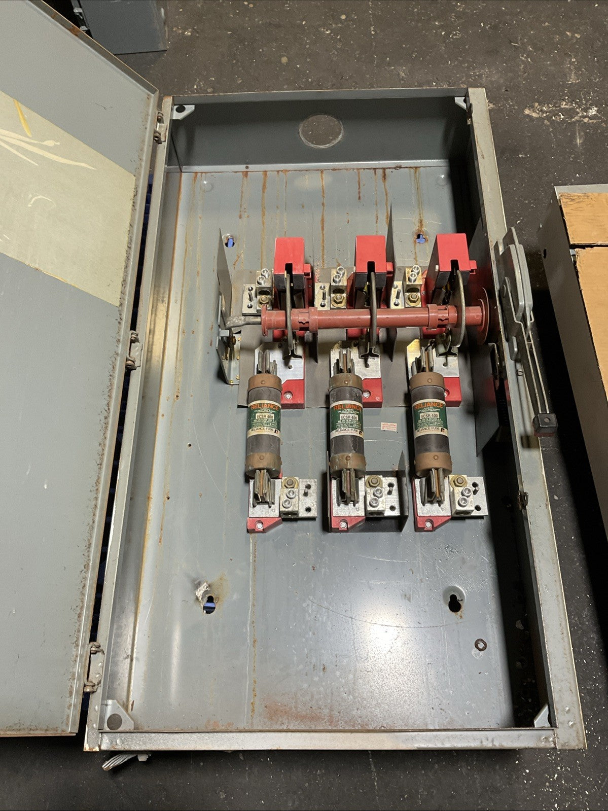 SQUARE D H365 FUSIBLE SAFETY SWITCH TYPE 1 SERIES E1 400A 600VAC 3PH MAX 350HP
